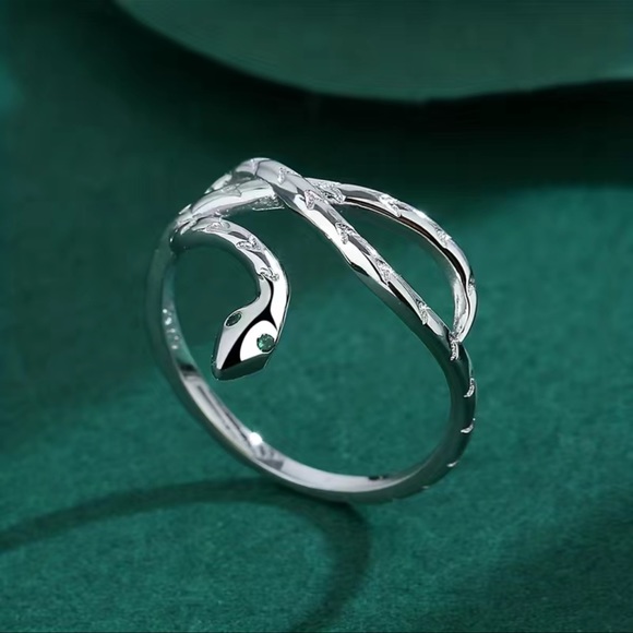 NWT 🐍 STAMPED .925 STERLING SILVER COILED GREEN EYES ETCHED SNAKE RING Size 8 - Picture 5 of 8